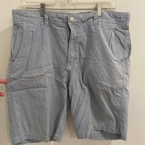 IZOD men’s blue and white striped shorts, size 36